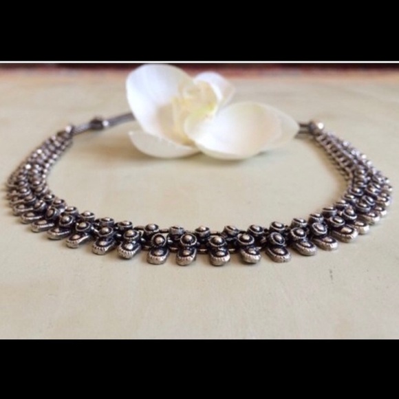 Lovely Vintage Intricately Designed Silver Scalloped Disc Collar Necklace - Picture 13 of 16